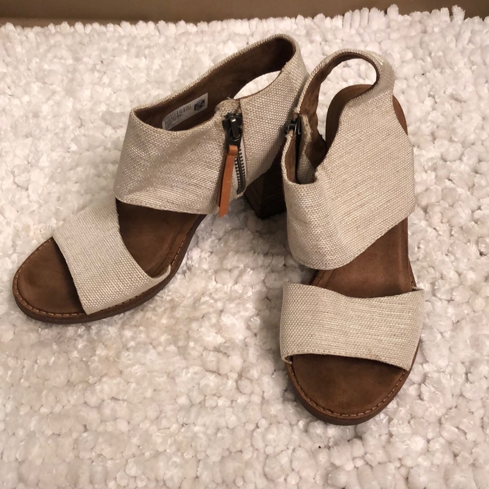 Tom’s heeled Sandals. Lightly worn. Great condition. Size 7.5